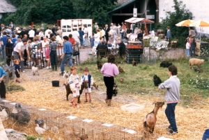 De feestelijke activiteiten bij de openstelling van de hoeve Lichtenberg voor het publiek in 1987.